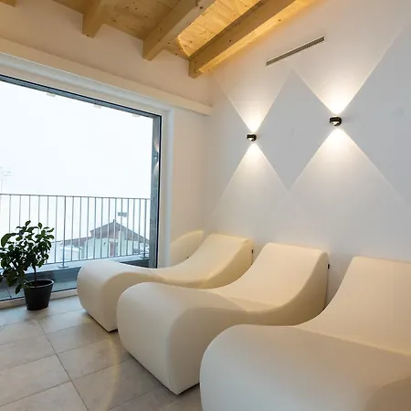 Hotel The 4*