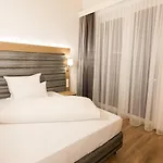 Hotel The 4*